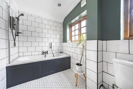 Parkside Bathroom.jpg