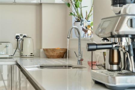 Cambric Chase Kitchen Worktop.jpg