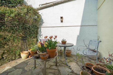 Farthings Garden Patio.jpg