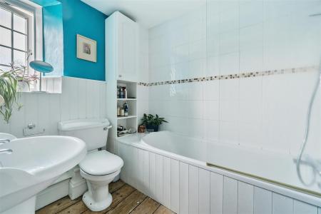 Farthings Bathroom.jpg