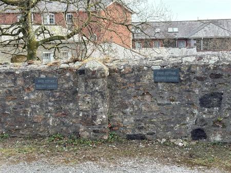 Angel Cottage Parking Spacescm.jpg