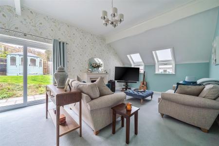 Oaktree Sitting Room.jpg