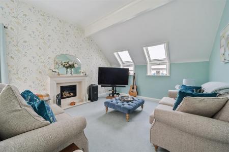 Oaktree Sitting Room..jpg