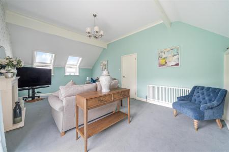 Oaktree Sitting Room 25..jpg