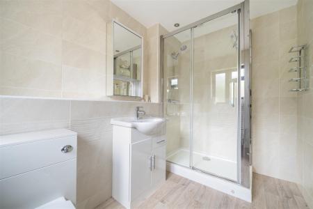 Oaktree Ensuite 25.jpg