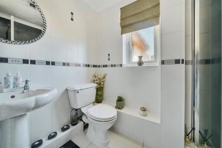 Endsleigh Shower Room.jpg