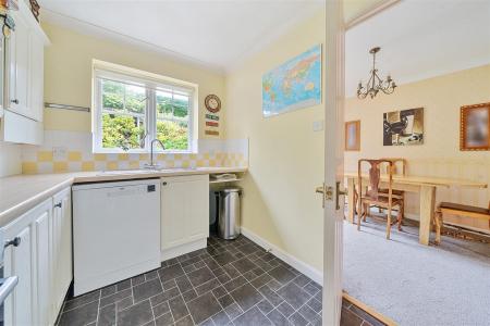 Bedford Grove Kitchen Diningbl.jpg