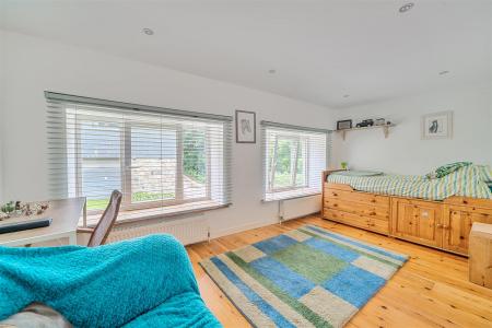 Earlscombe Reception Bed 4bl.jpg