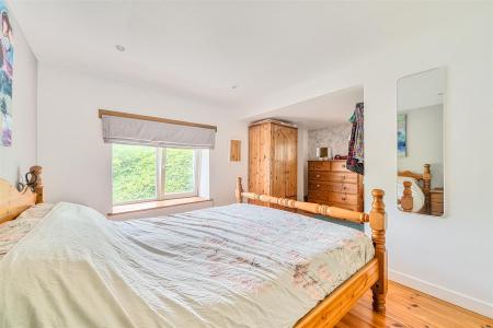 Earlscombe Bed 2..jpg