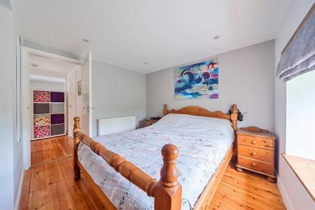 Earlscombe Bed 2.jpg