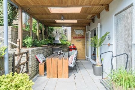 Spinney Outdoor Dining.jpg