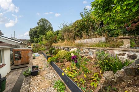 Crescent Gdns Garden 1.jpg