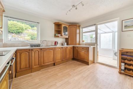 Crescent Gdns Kitchen..jpg