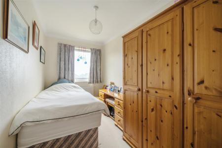 Crescent Gdns Bed3.jpg