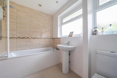 Henlake Bathroom.jpg