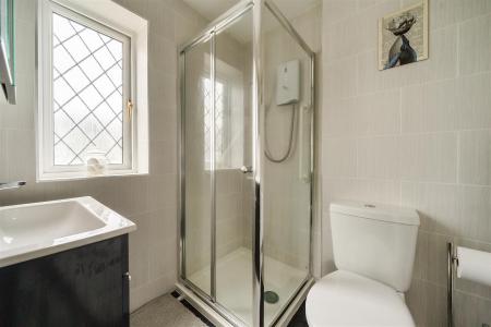 Cole Lane Ensuite.jpg