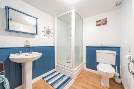 Western Cottage Shower Room.jpg