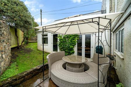 Western Cottage Courtyard.jpg