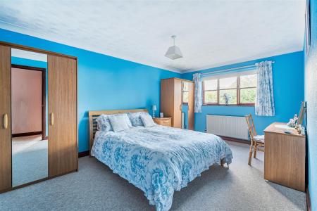 Penbar Bed 2bl.jpg