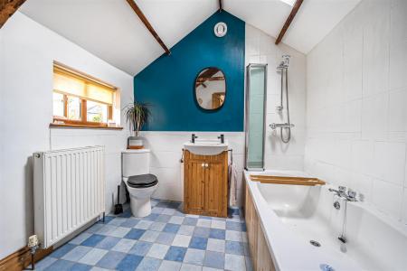 Flete View Bathroom.jpg