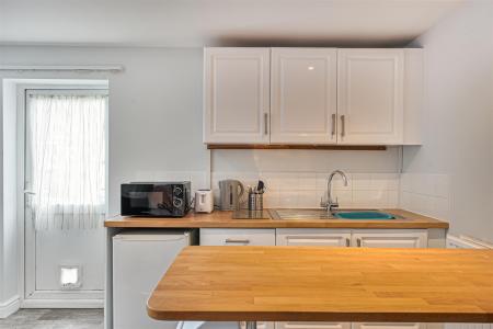 Ivy Cottages Annexe Kitchen.jpg