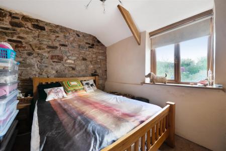 Ivy Cottages Bed 2.jpg