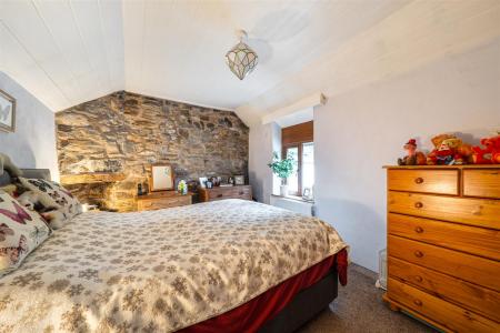 Ivy Cottages Bed 1.jpg