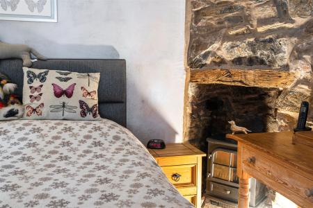 Ivy Cottages Bed1.jpg