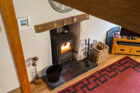 Ivy Cottages Fireplace..jpg