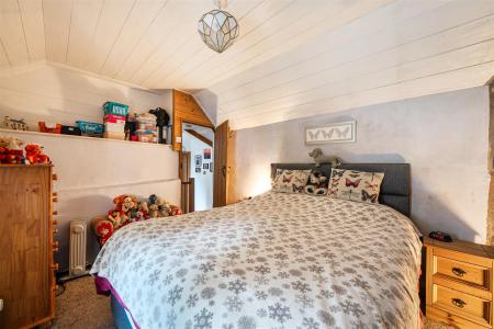 Ivy Cottages Bed 1..jpg