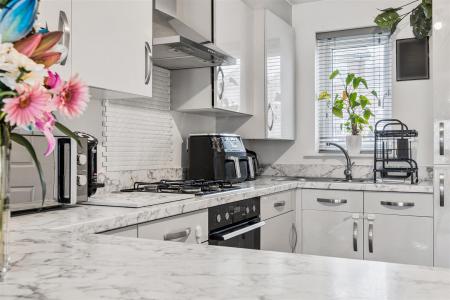 Drake Kitchen bl.jpg