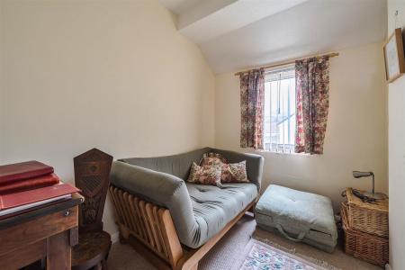 Elizabeth Close Bed 3.jpg