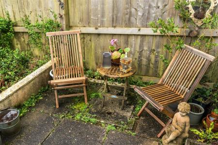 Elizabeth Close Garden..jpg