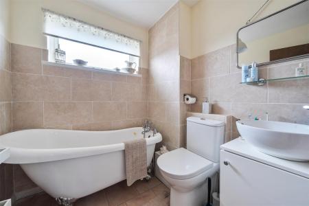 Elizabeth Close Bathroom.jpg