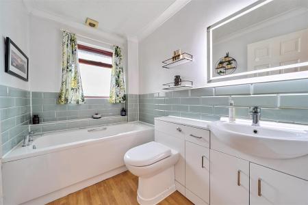 Drovers Bathroom.jpg