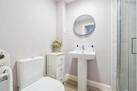 Leypark Ensuite.jpg