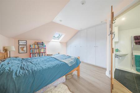 Mews Bed 1.jpg