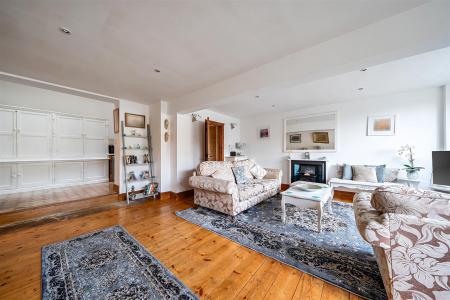 Zappo SittingRoom..jpg