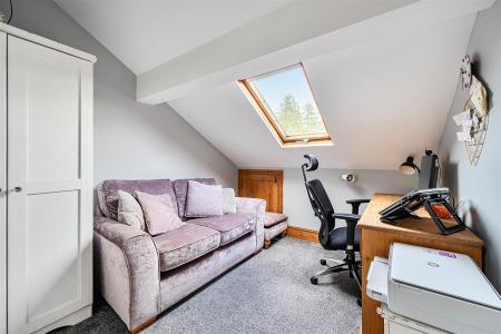 Zappo Bed 1 office area.jpg