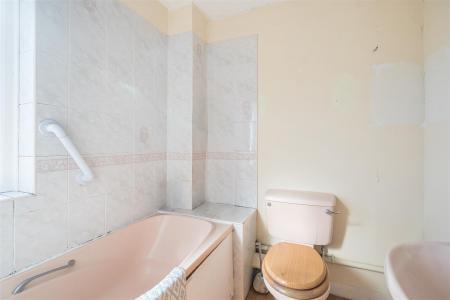 Barn Close Bathroom.jpg