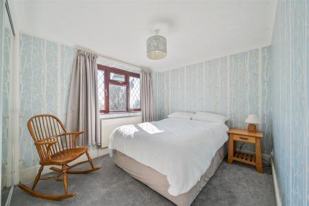 Kingfishers Bed 2.jpg