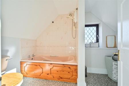 Kingfishers Bed4 Ensuite.jpg