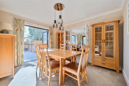 Kingfishers Dining.jpg