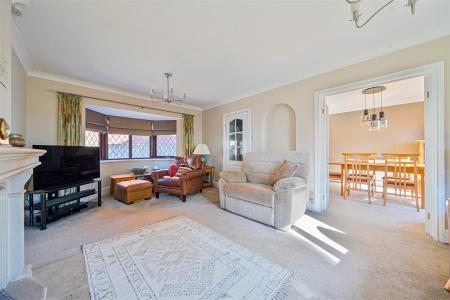 Kingfishers Sitting Room.jpg