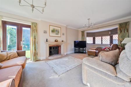 Kingfishers Sitting Room..jpg