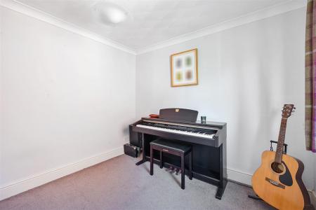 Kingfishers Bed 3.jpg