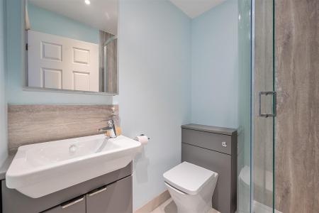 Drovers Ensuite.jpg