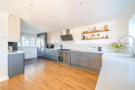 Howards Kitchen..jpg