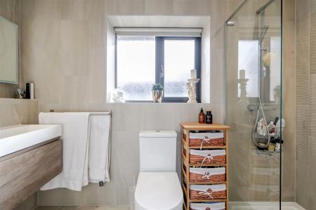 Ash Grove Ensuite.jpg