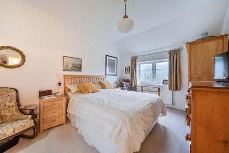 Ermebridge Bed 1 bl.jpg
